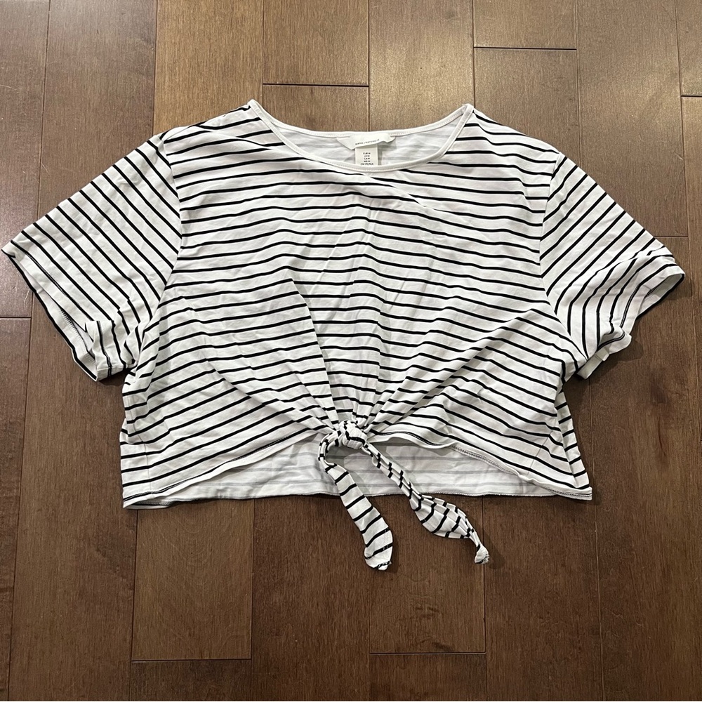 ✨2/$20✨ H&M Mama Cropped Maternity/Nursing Top